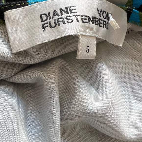 diane von furstenberg Gala Geo print wrap dresses Small - Picture 9 of 9